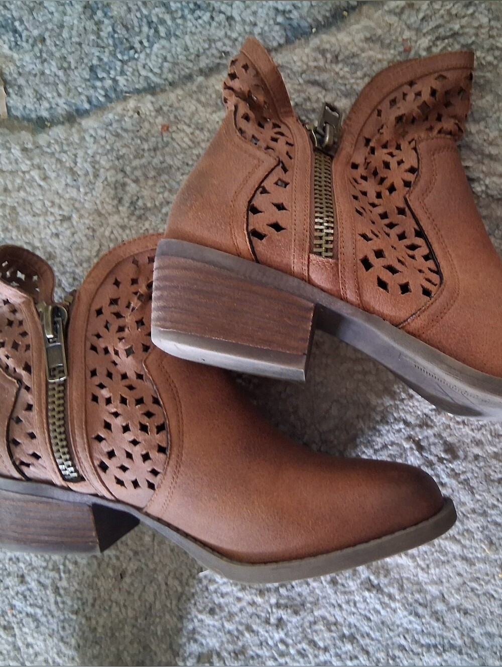 Hot RATED Women's Tan Laser-Cut Ankle Booties with Side Zip $95 RETAIL